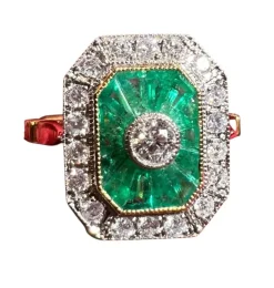 Bague or jaune, éméraudes calibrées et pavage diamants