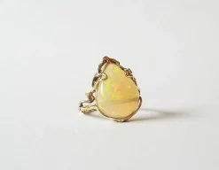 Bague or jaune opale