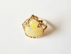 Bague or jaune opale