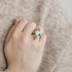 BAGUE OR JAUNE, OPALE ET DIAMANTS