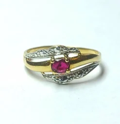 Bague or jaune, or gris et rubis