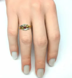 Bague or jaune, or gris et rubis