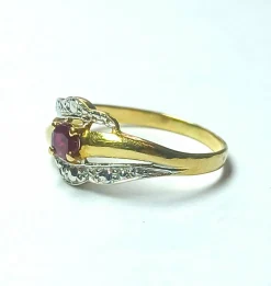 Bague or jaune, or gris et rubis