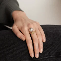 Bague or jaune, perle