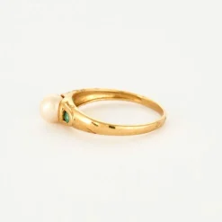 Bague or jaune perle de culture et émeraudes