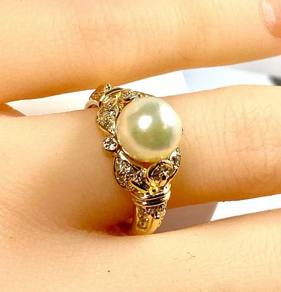 Bague or jaune, perle et 38 diamants
