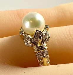Bague or jaune, perle et 38 diamants