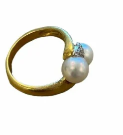 Bague or jaune, perles, diamants