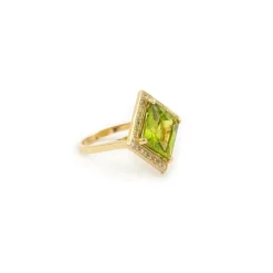 Bague or jaune péridot 6.13 carats diamants