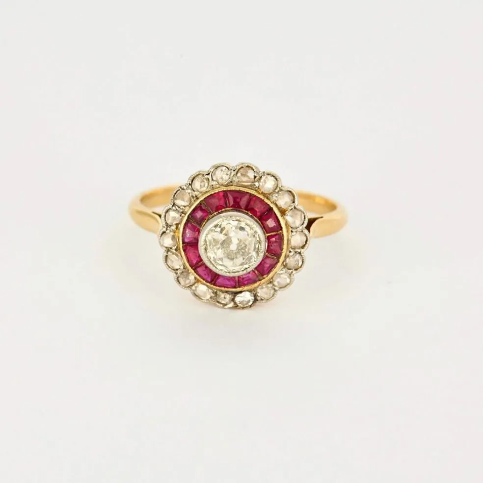 Bague or jaune, rubis calibrés et diamants
