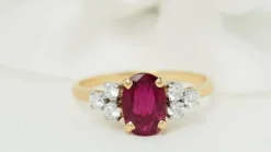 Bague or jaune rubis diamants