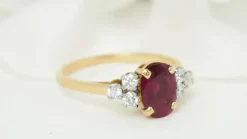 Bague or jaune rubis diamants