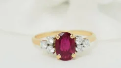 Bague or jaune rubis diamants