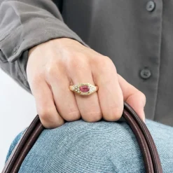 Bague or jaune, rubis et diamants