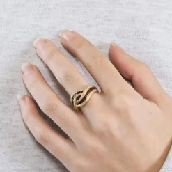 Bague or jaune, rubis et diamants