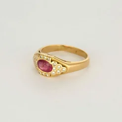 Bague or jaune, rubis et diamants