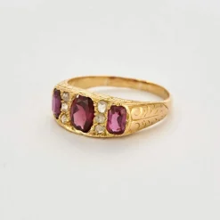 Bague or jaune, rubis et diamants