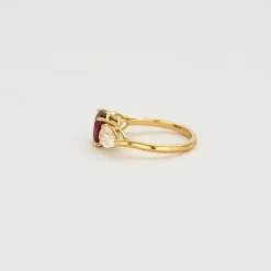 Bague or jaune rubis et diamants