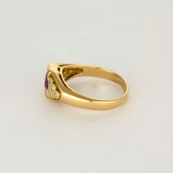 Bague or jaune, rubis et diamants