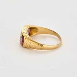 Bague or jaune, rubis et diamants