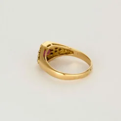 Bague or jaune, rubis et diamants