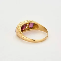 Bague or jaune, rubis et diamants