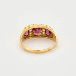 Bague or jaune, rubis et diamants