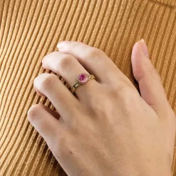 Bague or jaune rubis et saphirs roses