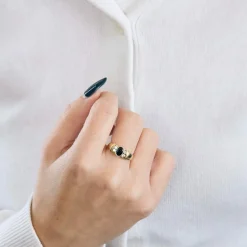 Bague or jaune, saphir