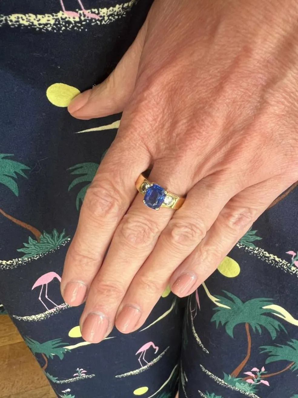 Bague or jaune, saphir 2.66 carats, diamants
