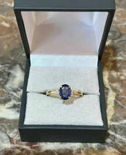 Bague or jaune, saphir 1.20 carat, diamants