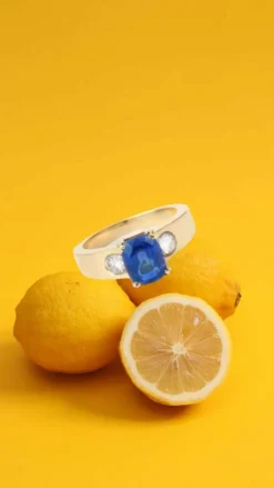 Bague or jaune, saphir 2.66 carats, diamants