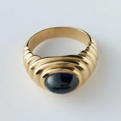Bague or jaune saphir cabochon