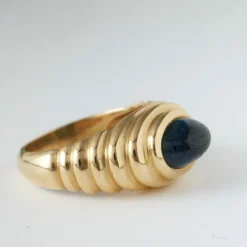 Bague or jaune saphir cabochon