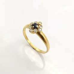 Bague or jaune, saphir, diamants
