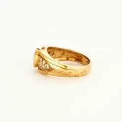Bague or jaune, saphir, diamants