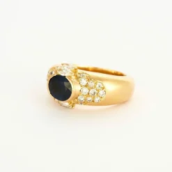Bague or jaune, saphir, diamants