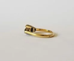 Bague or jaune saphir diamants