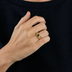 Bague or jaune, saphir, diamants