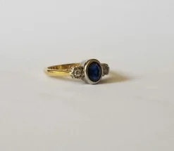 Bague or jaune saphir diamants