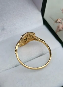 Bague or jaune, saphir, diamants