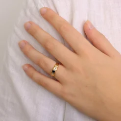 Bague Or jaune Saphir et éclats de diamants