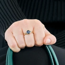 Bague or jaune, saphir et diamants