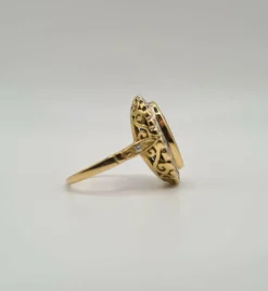 Bague or jaune saphir foncé et diamants anciens