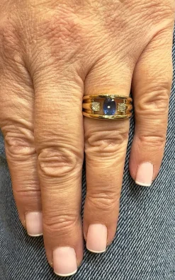 Bague or jaune saphir ovale et diamants