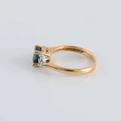 Bague or jaune Saphir épaulé Diamants