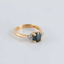 Bague or jaune Saphir épaulé Diamants