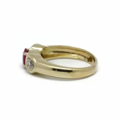 Bague or jaune saphir rose et diamants