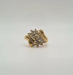 Bague or jaune sertie de diamants