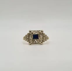 Bague or jaune sertie de saphir et diamants